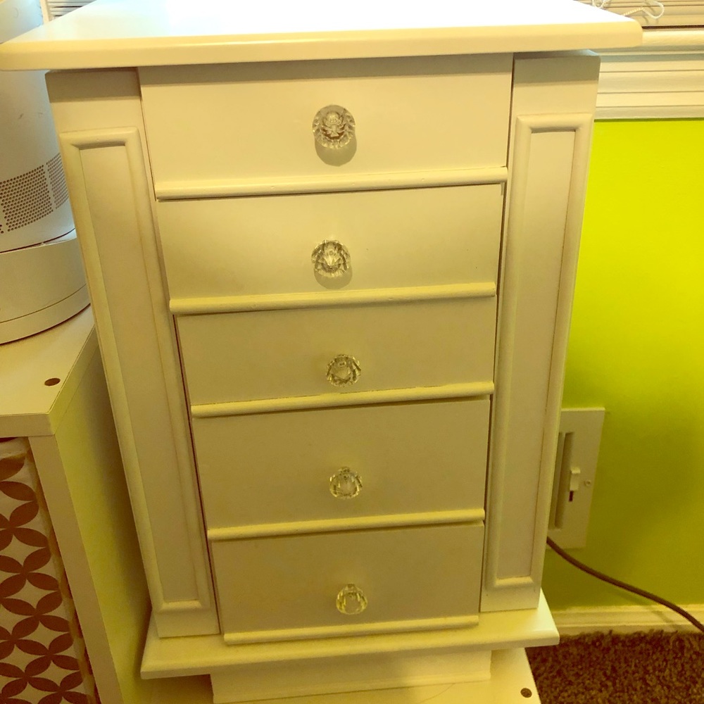 Used like New large jewelry armoire WITH legs